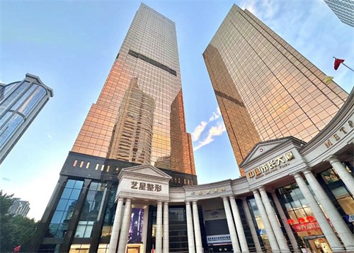 廣州藝星4月星粉節(jié)：微整/皮膚/整外科通通美力鉅惠，消費每滿1萬享開盲盒一次