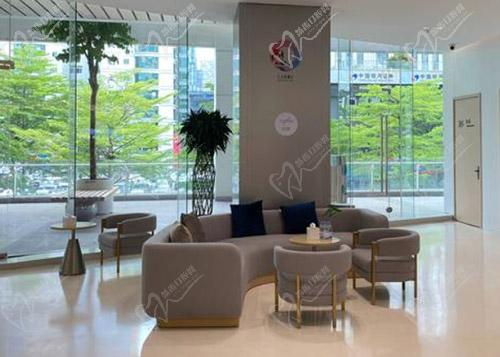 深圳愛爾西柚眼科門診部大廳