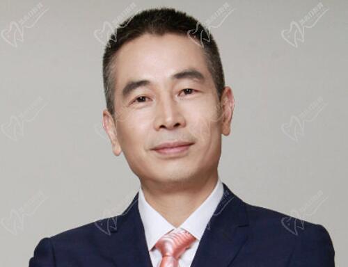 吳江山坐診于成都美萊醫(yī)療美容醫(yī)院