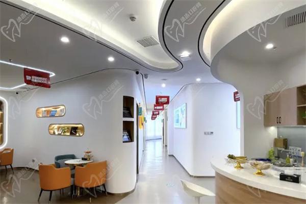 廈門拜瑞口腔醫(yī)院走廊