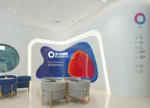 深圳愛(ài)爾西柚眼科門(mén)診部候診區(qū)